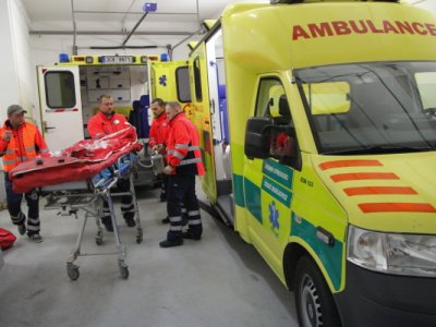 Příprava sanitnich vozů na transport pacienta s VNN