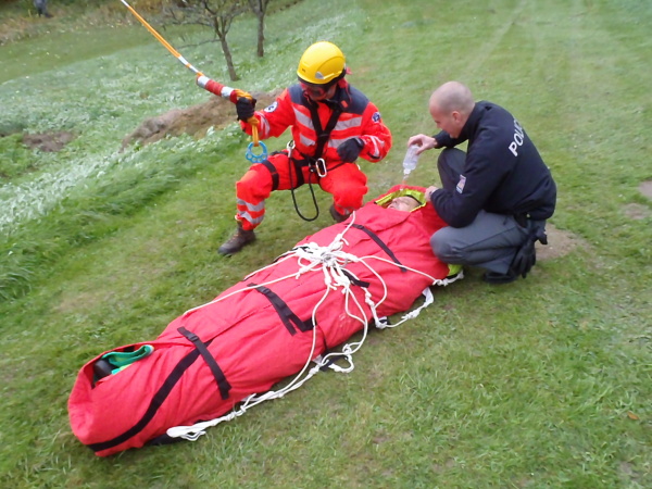 Zásah LZS u Orlické přehrady s využitím lanového podvěsu, 28.10.2011