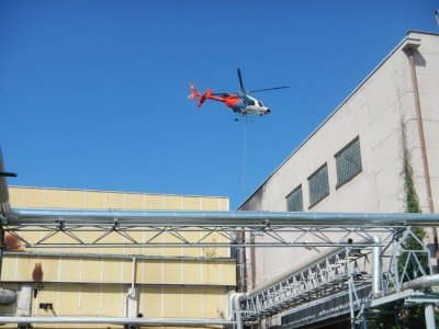 ČB, záchranáři zraněného muže ze střechy dostávali pomocí vrtulníku, 7.7.2014 5