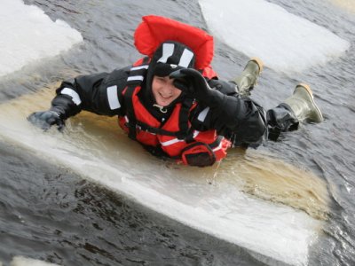 Výcvik LZ, vyzkoušení záchrany po proboření pod led, Lipno, 5.2.2011 3