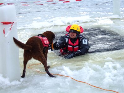 Výcvik LZ, vyzkoušení záchrany po proboření pod led, Lipno, 5.2.2011 8