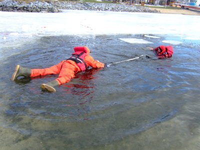 Výcvik LZ, vyzkoušení záchrany po proboření pod led, Lipno, 5.2.2011 21