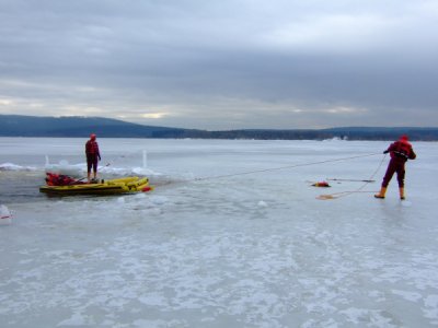 Výcvik LZ, vyzkoušení záchrany po proboření pod led, Lipno, 5.2.2011 43