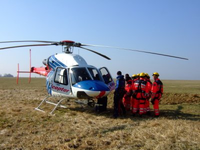 Výcvik LZ a vysazovačů, Bell 427, Letiště České Budějovice, 30.3.2011 12