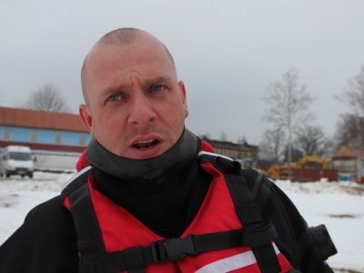 Dolní Vltavice, záchrana z ledu, 23.2.2012 21