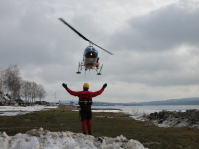 Dolní Vltavice, záchrana z ledu, 23.2.2012 30