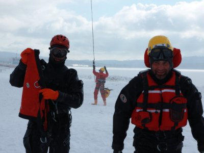 Lipno - nácvik záchrany ze zamrzlé vodní hladiny, 8.3.2013 12