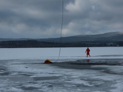 Lipno - nácvik záchrany ze zamrzlé vodní hladiny, 8.3.2013 13