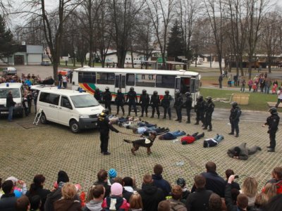 zásah pořádkové jednotky policie