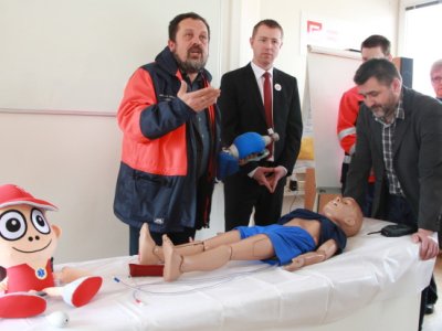 Záchranáři převzali nový resuscitační simulátor, 10.4.2013 1