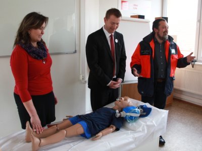 Záchranáři převzali nový resuscitační simulátor, 10.4.2013 4