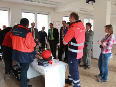 Záchranáři převzali nový resuscitační simulátor, 10.4.2013 8