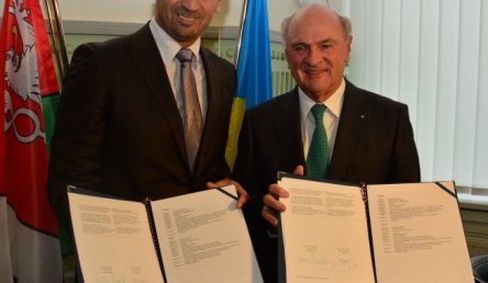 Hejtmani Zimola a Pröll podepsali memorandum, díky němuž mohou jihočeští záchranáři oficiálně zasahovat i v Dolním Rakousku