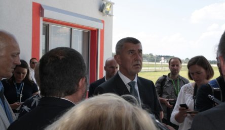Vládní delegace navštívila heliport LZS na Plané