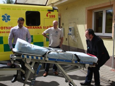 Vozový park záchranky se rozrostl o sedm nových sanitek, 12.5.2015 10