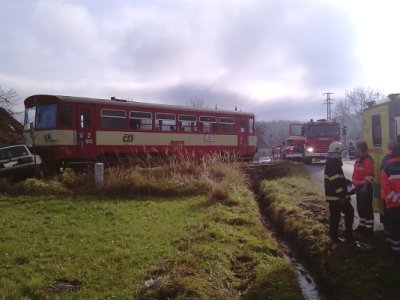 Srážka osobního vozu s motorovým vlakem, Netolice 20.11.2010 3