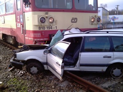 Srážka osobního vozu s motorovým vlakem, Netolice 20.11.2010 12