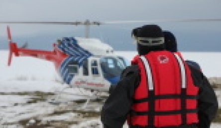 Letečtí záchranáři cvičili záchranu osob z ledu