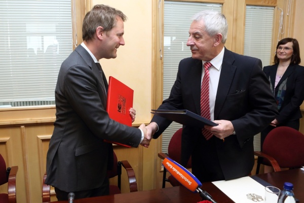 Podpis rámcové smlouvy mezi ČR a SRN o přeshraniční spolupráci v oblasti zdravotnické záchranné sužby