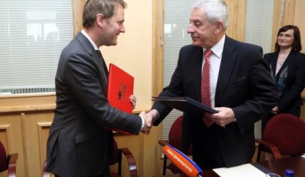 Podpis rámcové smlouvy mezi ČR a SRN o přeshraniční spolupráci v oblasti zdravotnické záchranné sužby